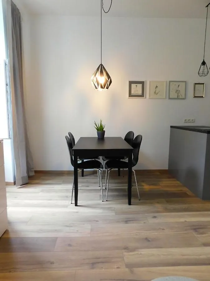 Max, Ruhige Sonnige Wohnung In Praternahe Vienna 0*,  Austria