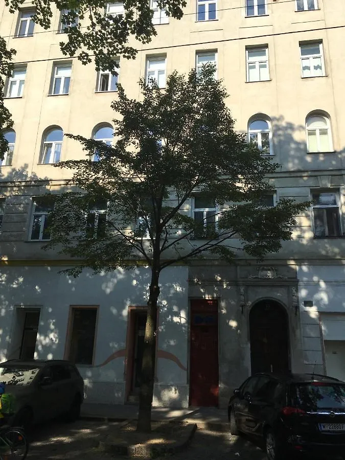 Max, Ruhige Sonnige Wohnung In Praternahe Vienna