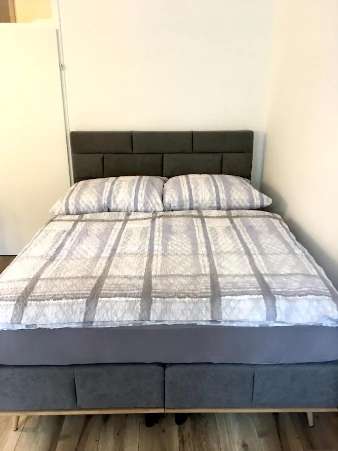Max, Ruhige Sonnige Wohnung In Praternahe Vienna Austria